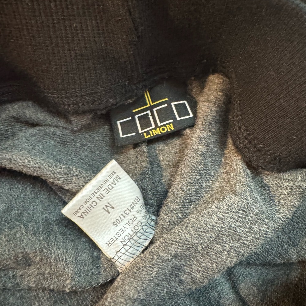 Set a three Capri Joggers! Size medium - Picture 7 of 8